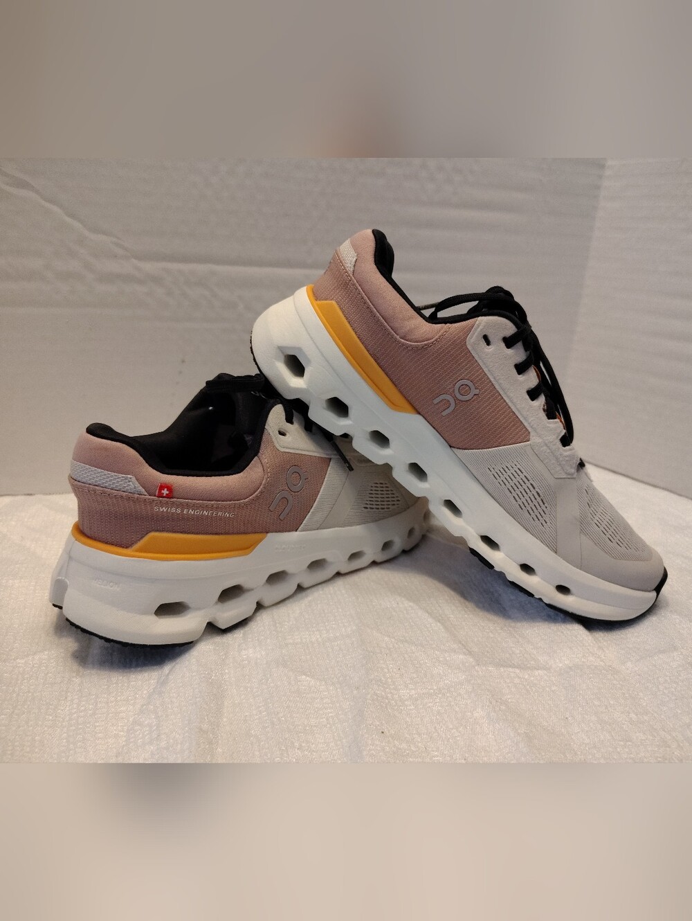 On Cloud Helion Cloudrunner 2, Women # 7.5 US Excellent Condition